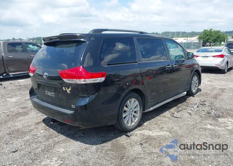 2013 Toyota Sienna Xle 7 Passenger z USA, uszkodzony, nr VIN 5TDDK3DC8DS064047